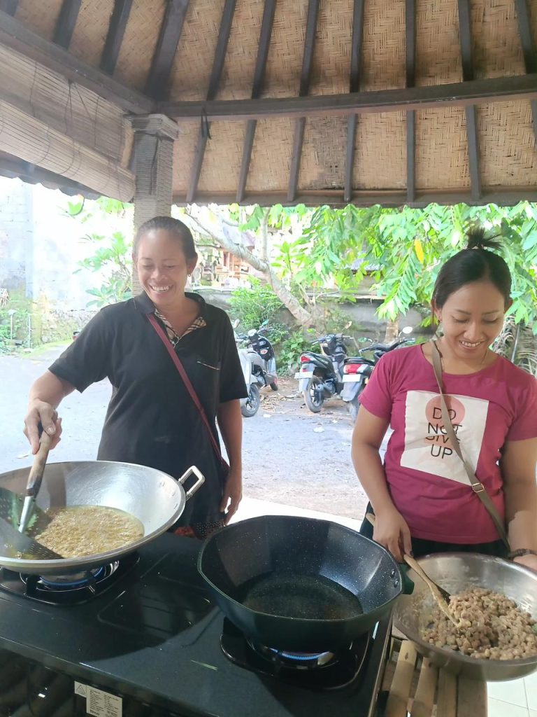 Dari Dapur Sederhana Ulakan, Pertamina Patra Niaga Tumbuhkan Kemandirian Perempuan Tani