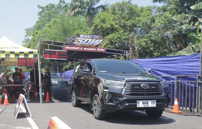 Puluhan Mobil Adu Cepat di Jembrana, Ramaikan Ajang Bali Super Drag Way