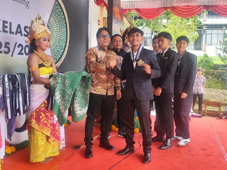 HUT ke-20 SMKN 1 Petang, Wagub Giri Prasta Tekankan Peran Generasi Muda di Sektor Pertanian