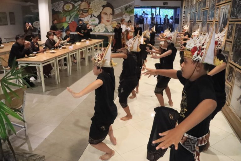 Hari Tari Sedunia di Denpasar, Seniman dari Berbagai Daerah Meriahkan “Naluriku Menari”