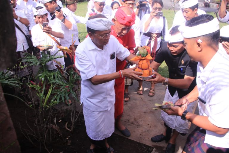 Restorasi Suci Pura Agung Besakih Dimulai, Gubernur Koster Kembalikan Keagungan Parahyangan