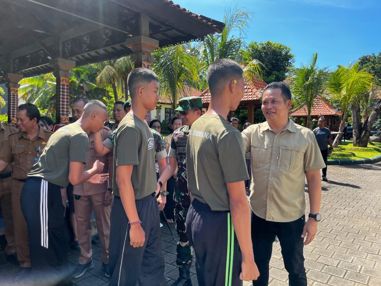 Lepas 10 Calon Paskibraka ke Seleksi Nasional, Bupati Kembang Tekankan Seleksi Bersih dan Disiplin