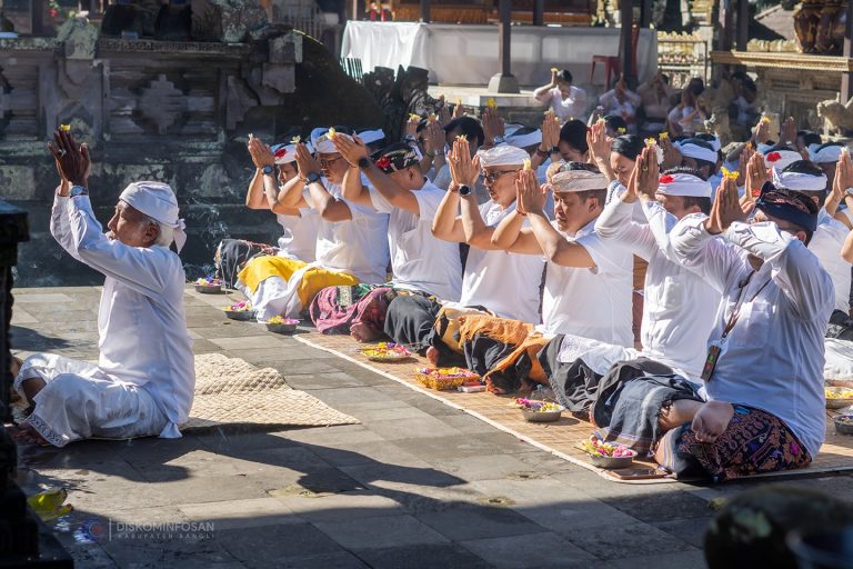 Awali HUT ke-822 Kota Bangli, Bupati Sedana Arta Gelar Persembahyangan Bersama di Pura Kehen
