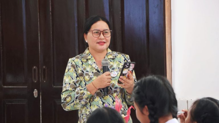 Ny. Seniasih Giri Prasta Ingatkan Pelajar Bijak Bermedia Sosial dan Terbuka kepada Orang Tua