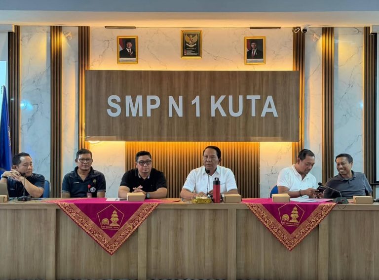 Ketua DPRD Badung Hadiri Sosialisasi SPMB di SMP Negeri 1 Kuta Tahun Pelajaran 2026/2027