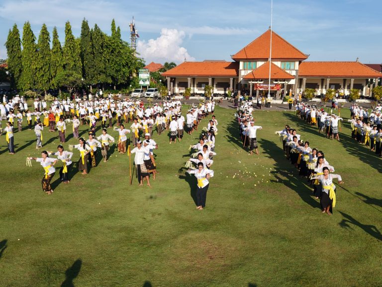 Ribuan Siswa Spendaraja Meriahkan Pagelaran Seni Budaya Kokurikuler