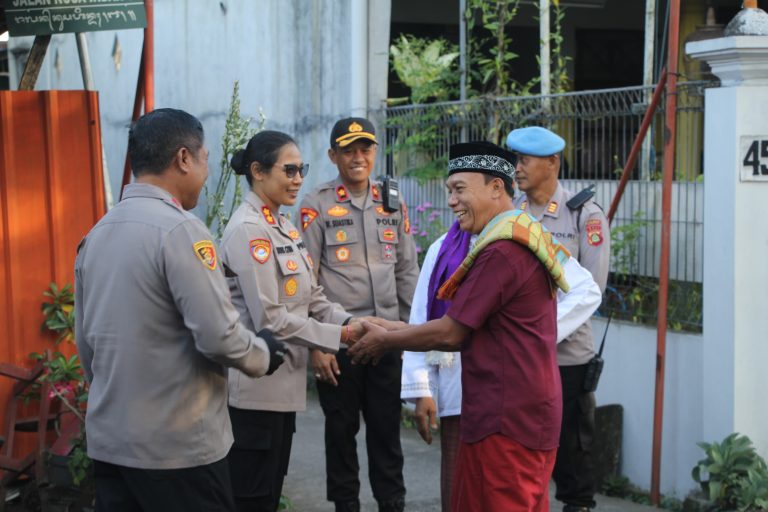 Pastikan Berjalan Aman, Kapolres Jembrana Pantau Langsung Pelaksanaan Sholat Idul Adha