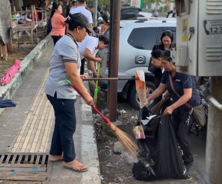 Jaga Kenyamanan Pasar Tradisional, ASN Pemkab Jembrana Hadir Gelar Aksi Gotong Royong di Peken Ijo Gading