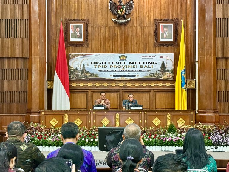 Hadiri High Level Meeting TPID Provinsi Bali, Sekda Dewa Indra Pastikan Ketersediaan Pangan dan Kebutuhan Masyarakat Tetap Aman
