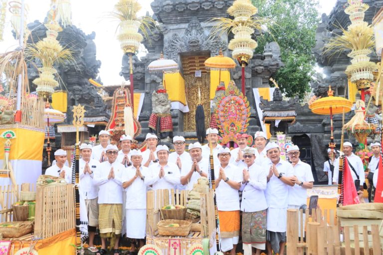 Walikota Jaya Negara Dampingi Gubernur Koster dan Bupati Se-Bali Ikuti Prosesi Karya Tawur Tabuh Gentuh