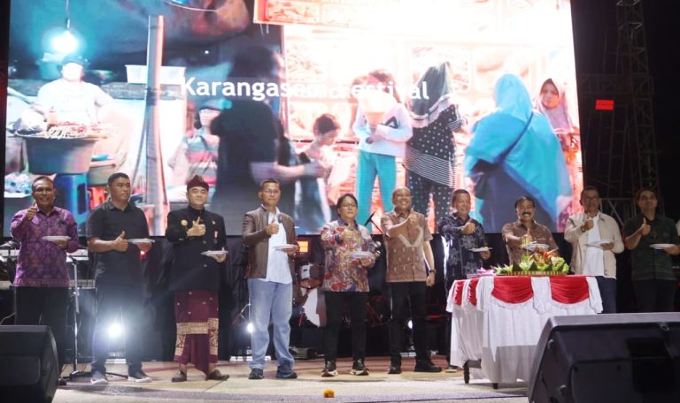 Transaksi UMKM Tembus Rp1,445 Miliar, Wagub Giri Prasta Tutup Karangasem Festival 2026