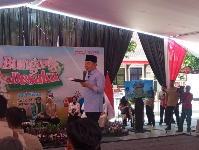 Bupati Fawait Motivasi Siswa SMPN 1 Sukorambi Raih Pendidikan Tinggi Lewat Program Beasiswa