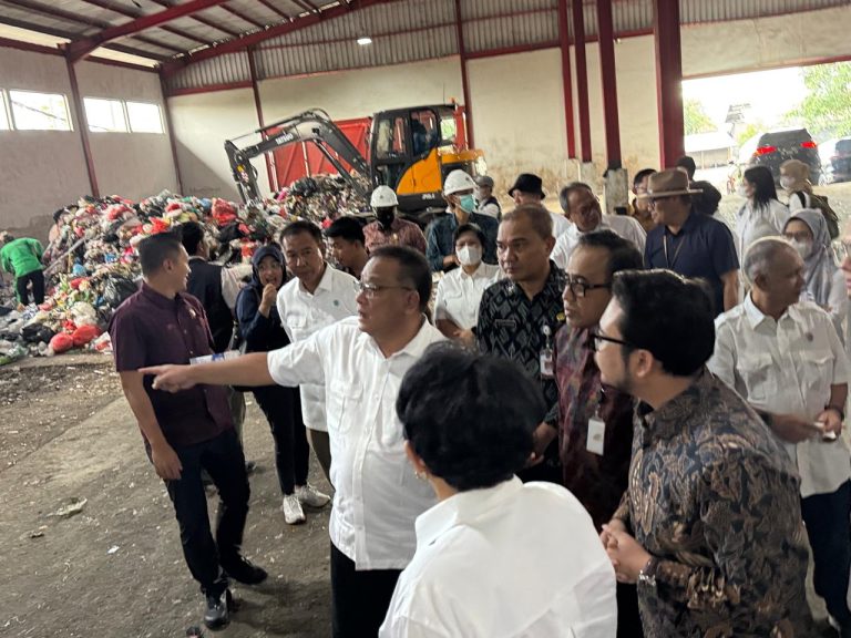 Menteri LH Sebut Pengelolaan Sampah Bali Maju Pesat, 71 Persen Warga Sudah Pilah Sampah
