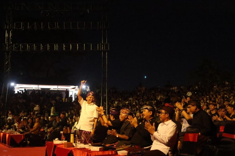 Gubernur Koster Saksikan Parade Gong Kebyar Dewasa PKB XLVIII 2026, Bangli dan Denpasar Suguhkan Spiritualitas serta Kekuatan Tradisi Bali
