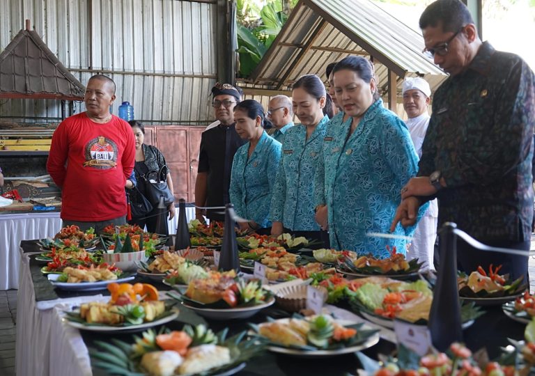 Aksi Sosial Bergerak & Berbagi di Gianyar, TP PKK Bali Perkuat Sinergi Layanan bagi Masyarakat