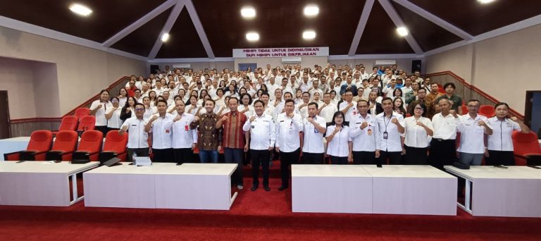 Bangli Siap Jadi Pelopor Nasional, Deklarasikan 1.000 Guru Pengguna AI pada Smartboard