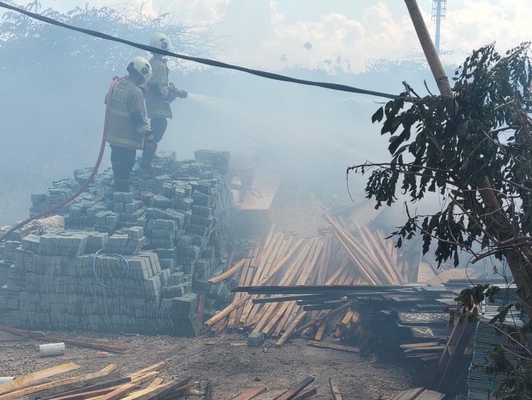 Bedeng Proyek di Pecatu Badung Terbakar, Pakaian hingga Alat Kerja Ludes Dilalap Api