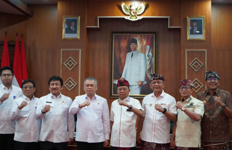 Menhub dan Gubernur Koster Bahas Revitalisasi Pelabuhan Celukan Bawang hingga Program Water Taxi