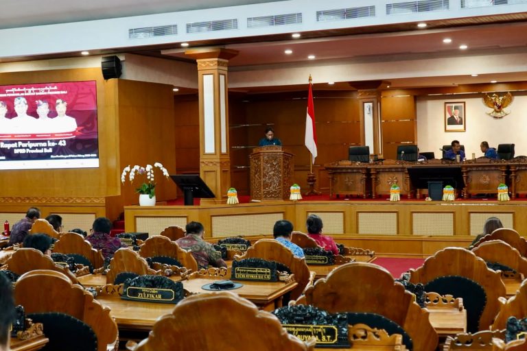 Tanggapi Pandangan Umum Fraksi, Giri Prasta: Masukan Konstruktif, Sinergi Eksekutif-Legislatif untuk Kesejahteraan Krama Bali