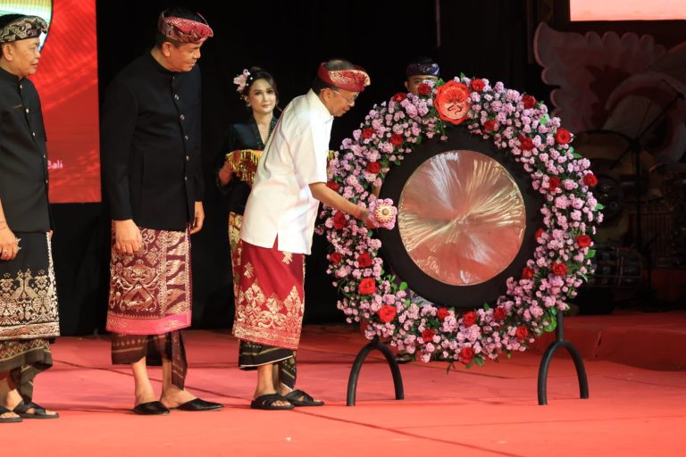 Tutup PKB ke-48 dan Buka Festival Seni Bali Jani VIII 2026, Gubernur Koster: Jangan Bosan, Bali Terkenal karena Budaya