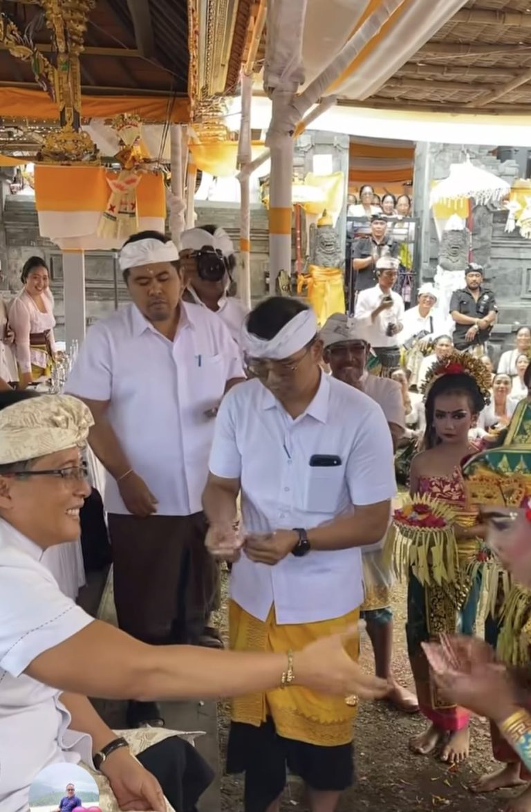 Isu Anak Flexing Disorot, Gaya Wagub Bali Bagi Bagi Uang, Giri Prasta : Belum Moment Politik