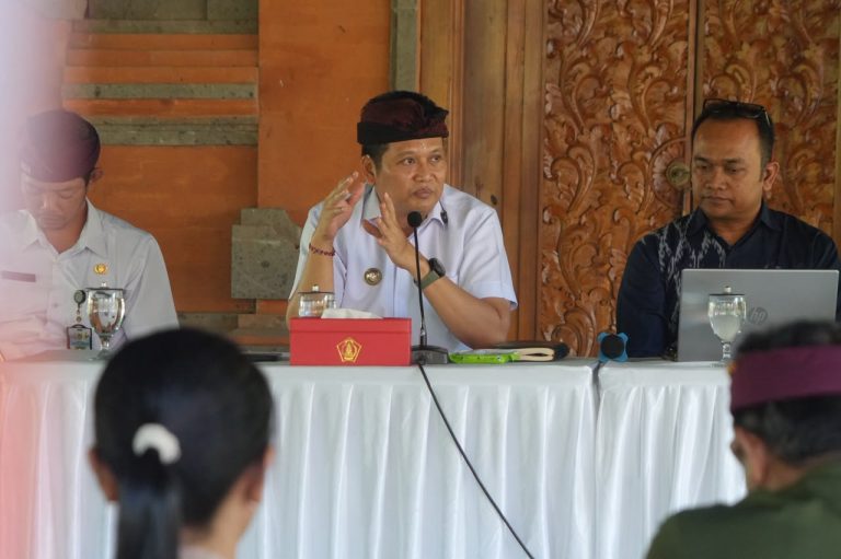 Beri Solusi , Bupati Jembrana Buka Jalan Kaum Ibu, tetqp bisa ngayah sambil dongkrak ekonomi keluarga