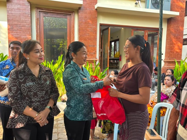 Aksi Sosial Menyapa dan Berbagi, TP PKK Kota Denpasar Salurkan Bantuan Gizi Bagi Ibu Hamil, Balita dan Lansia