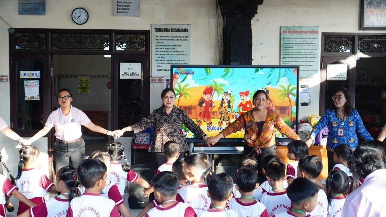 Ketua POKJA PAUD, Ayu Kristi Arya Wibawa Tinjau Hari Terakhir MPLS, Tekankan Transisi PAUD ke SD yang Menyenangkan