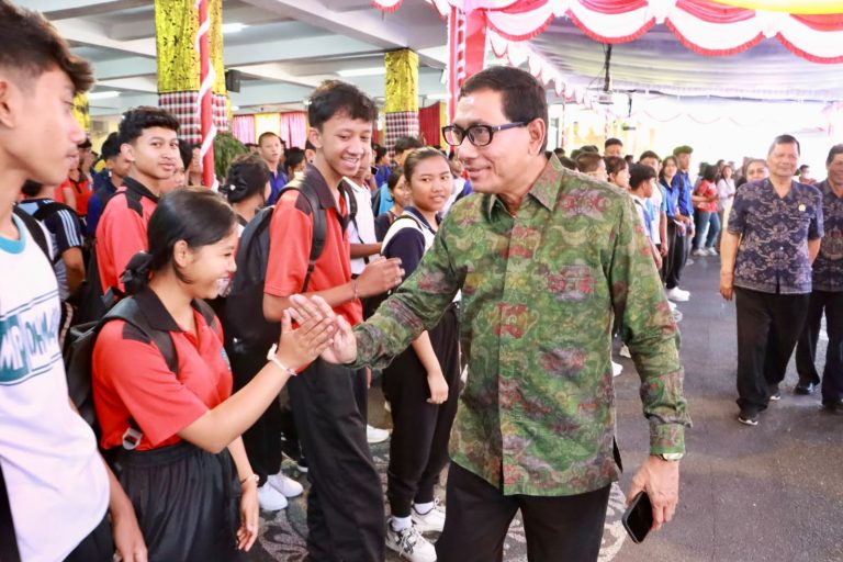 Tutup MPLS di SMK PGRI 5 Denpasar, Sekda Eddy Mulya Paparkan Tentang Keadaban Digital Citizenship