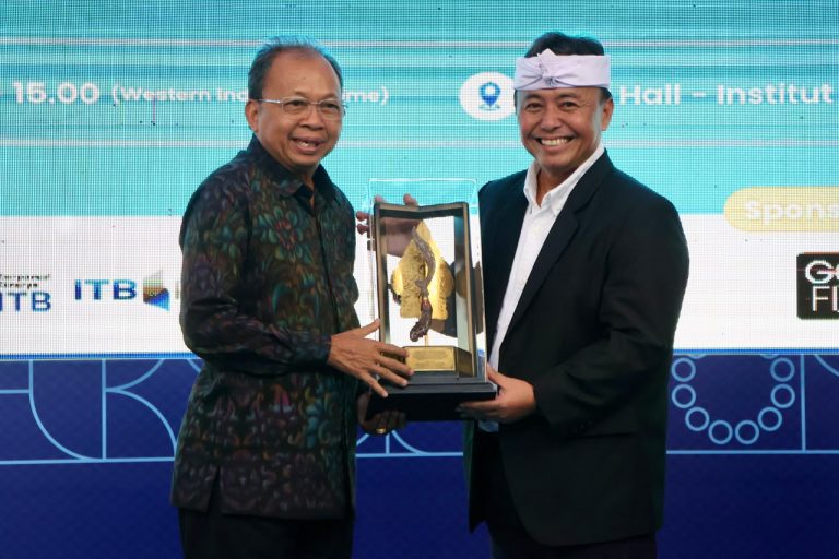 Jadi Pembicara Utama pada Konferensi Internasional di ITB, Gubernur Koster: Transformasi Digital harus Perkuat Budaya dan Kearifan Lokal