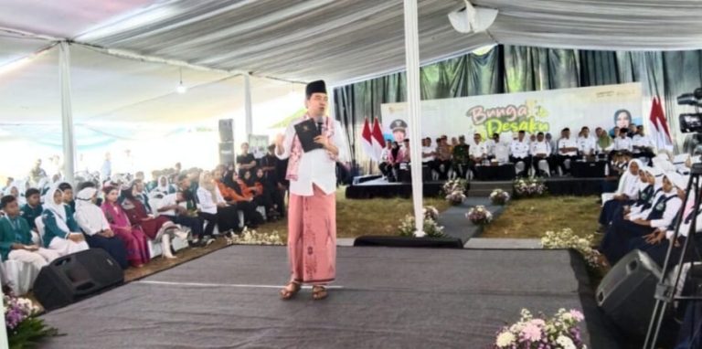 Bunga Desaku di Mayang, Gus Fawait Titip Pesan Penting untuk Masa Depan Pelajar