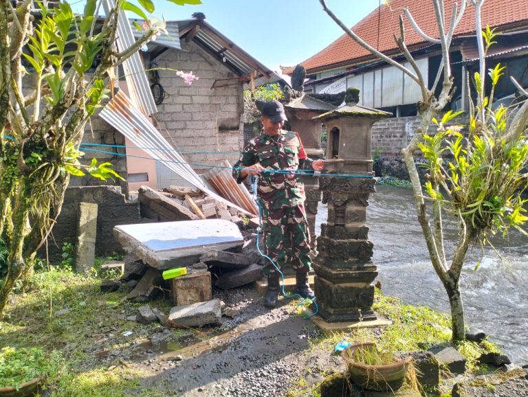 Hujan Lebat Akibatkan Sungai Candigara Meluap, Tembok Penyengker dan Kamar Mandi Warga Roboh dan Hanyut