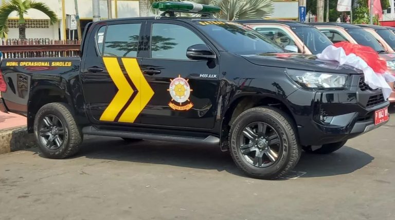 Pemkab Jember Serahkan Mobil Operasional untuk Perkuat Gempur Rokok Ilegal