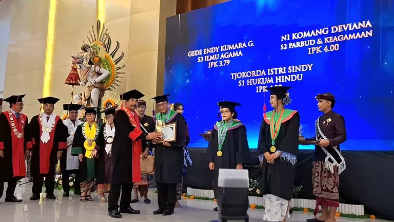 Uhn Sugriwa Lahirkan 608 Sarjana, Rektor Dorong Bangun Daerah