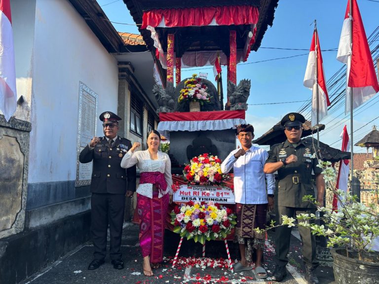 Tabur Bunga di Tugu Pahlawan, Bhabinkamtibmas Tihingan Kenang Jasa Pejuang