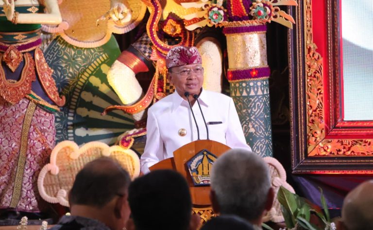 Terbitkan Ingub Bali No 6 2026, Gubernur Koster Perkuat Integritas dan Kualitas Pelayanan Publik