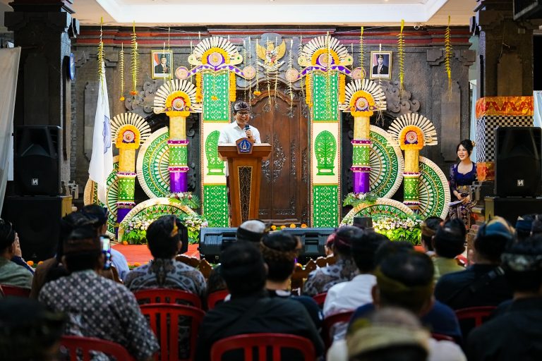 HUT Ke-25 STT Yowana Dharma Kertha,  Bupati Adi Arnawa Ajak Sekaa Teruna Jaga Adat, Seni dan Budaya