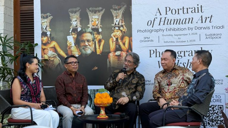 Darwis Triadi Bawa “A Portrait of Human Art” ke Sanur, Ungkap Alasan Fotografi Tak Tergantikan AI