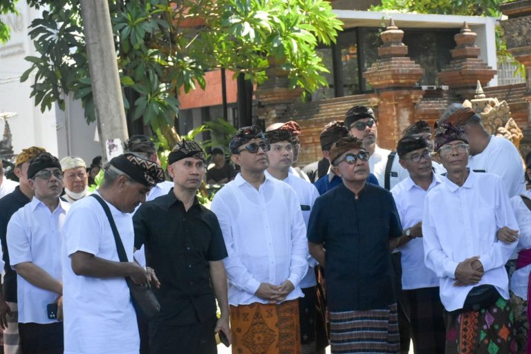 Wali Kota Jaya Negara Hadiri Puncak Karya Pelebon I Gusti Ayu Badri