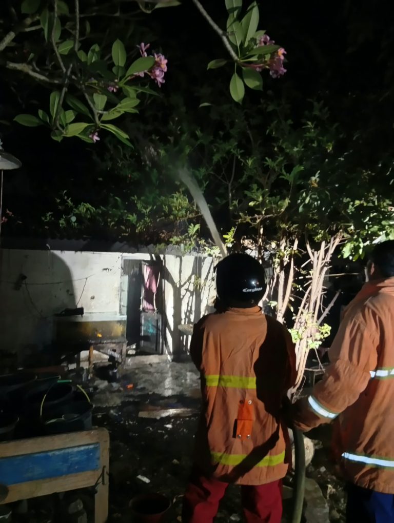 Tertidur Saat Menggoreng, Rumah Warga Yehembang Terbakar