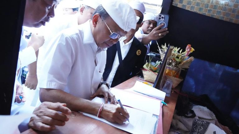 Gubernur Wayan Koster Hadiri Puncak Karya Panca Wali Krama Ulun Danu Batur, Rawat Kesucian Alam Bali