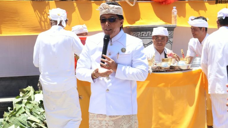 Wagub Giri Prasta Ajak Umat Perkuat Semangat Menyama Braya dan Lestarikan Tradisi Bali