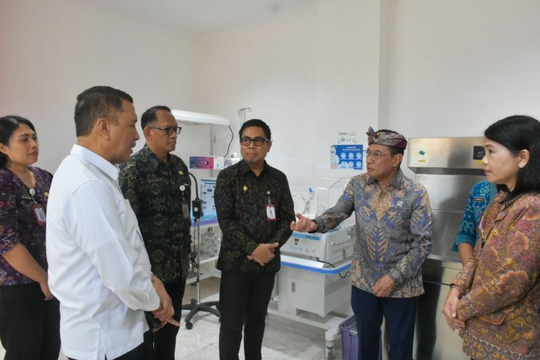 Wamenkes RI Benyamin Paulus Resmikan UPTD Puskesmas III Denpasar Barat