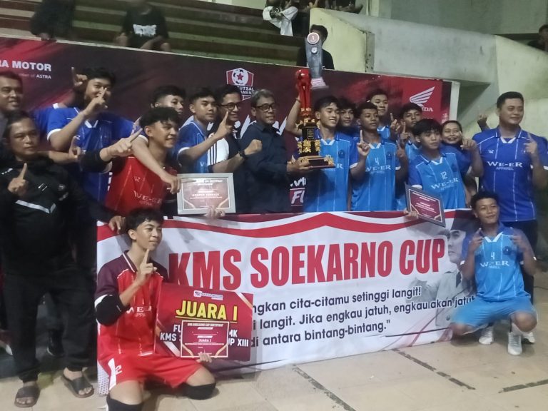 Anggota DPR RI Kariyasa Adnyana Didampingi Kadisdikpora Menutup KMS Soekarno Cup XIII, SMA Negeri 3 Singaraja, Dan SMP Negeri 1 Sawan Jawaranya