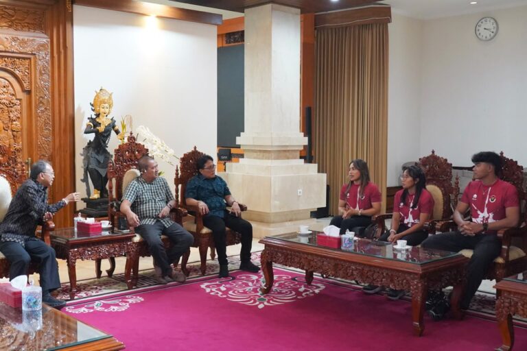 Gubernur Koster Apresiasi Prestasi Tiga Atlet Disabilitas Bali, Siapkan Bonus dan Dukungan Pendidikan